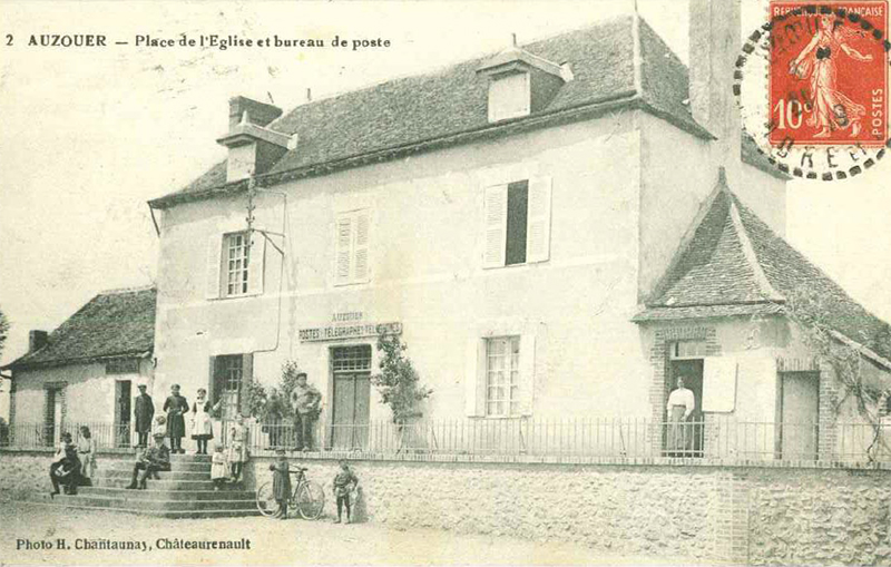 Place de l'léglise Auzouer en Touraine